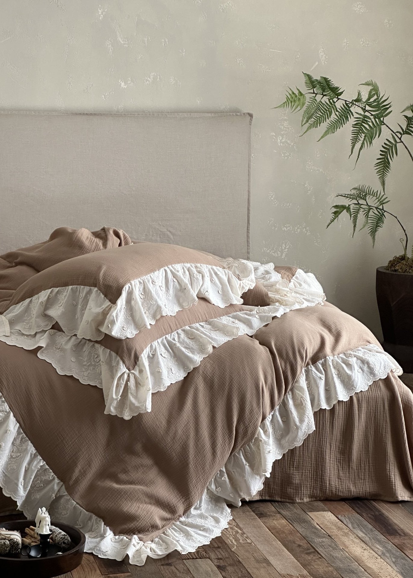 Odile Ruffled Lace Double-Gauze Bedding Set - room scene