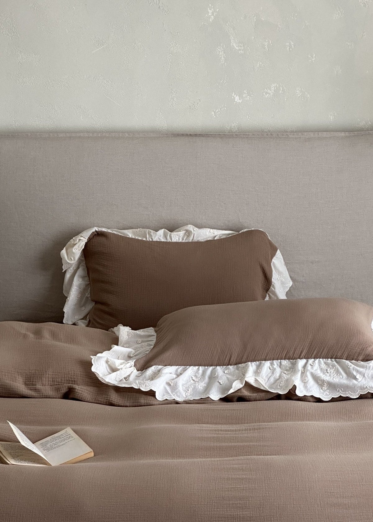 Odile Ruffled Lace Double-Gauze Bedding Set - room scene