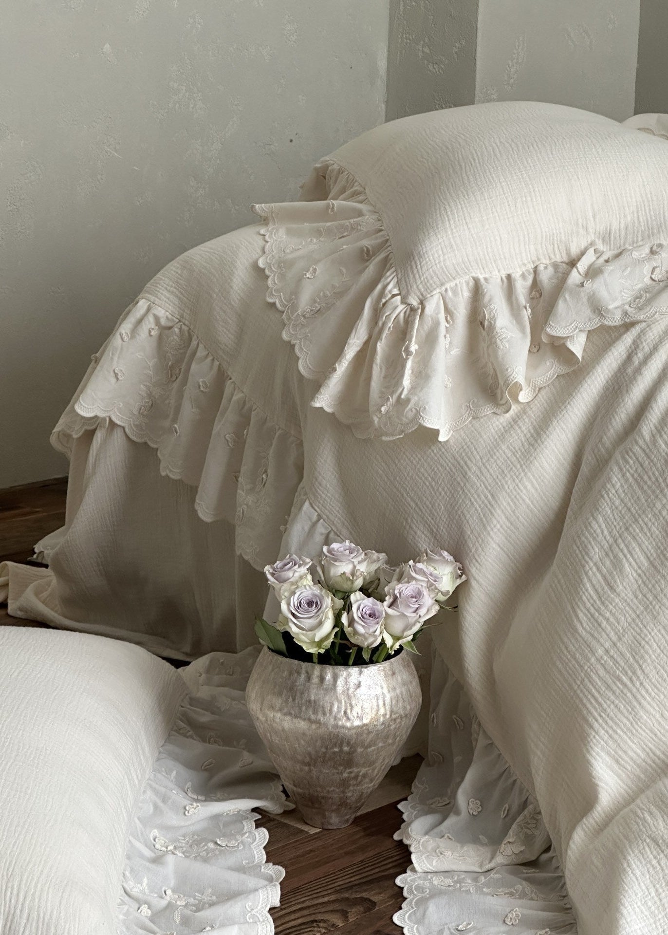 Odile Ruffled Lace Double-Gauze Bedding Set - room scene
