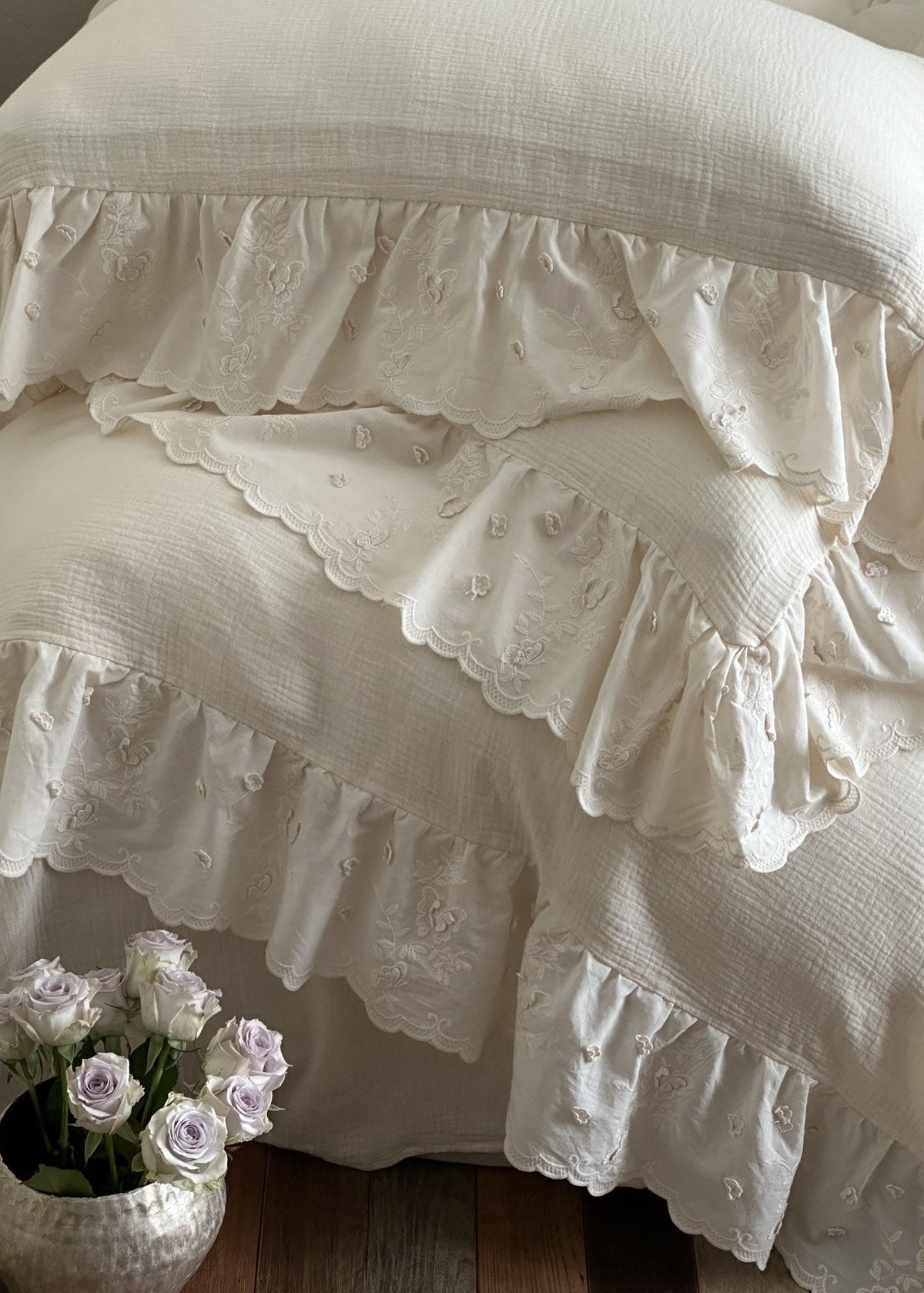 Odile Ruffled Lace Double-Gauze Bedding Set - room scene