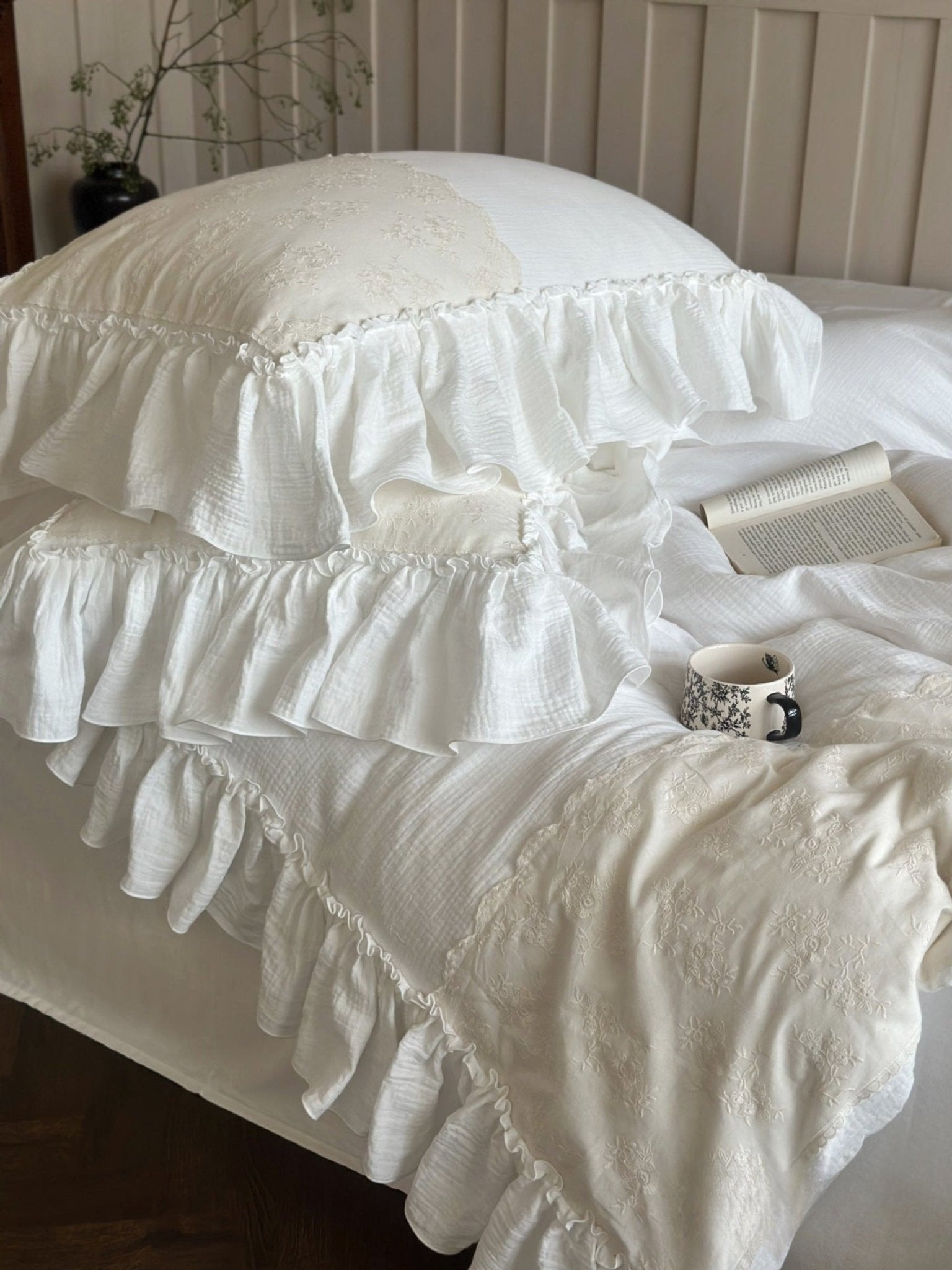 Wisteria Ruffled Double Gauze Bedding Set - room scene