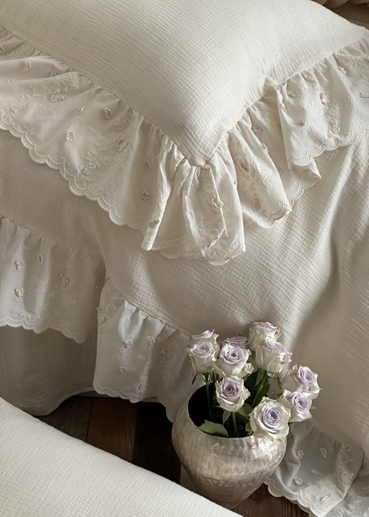 Odile Ruffled Lace Double-Gauze Bedding Set - room scene