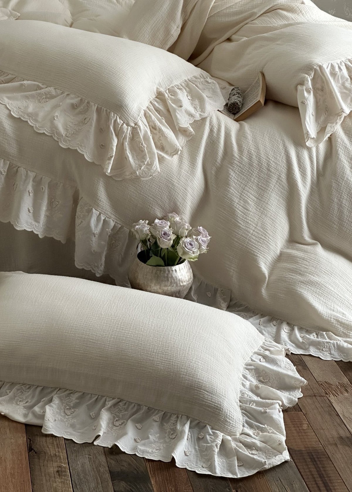 Odile Ruffled Lace Double-Gauze Bedding Set - room scene