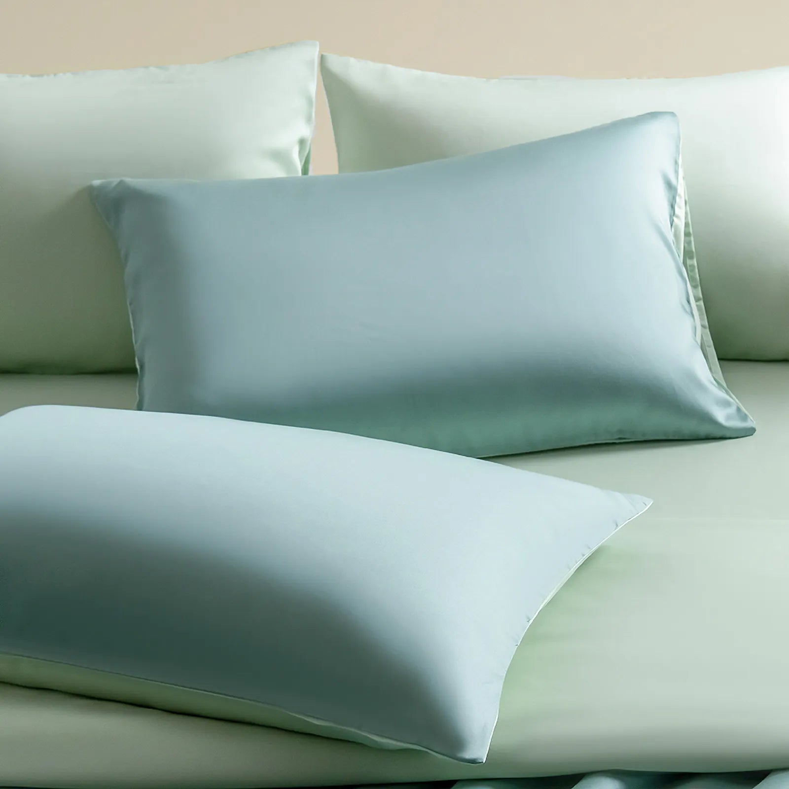Cooling Tencel pillowcase with a smooth two-tone minimalist design – RoomDen