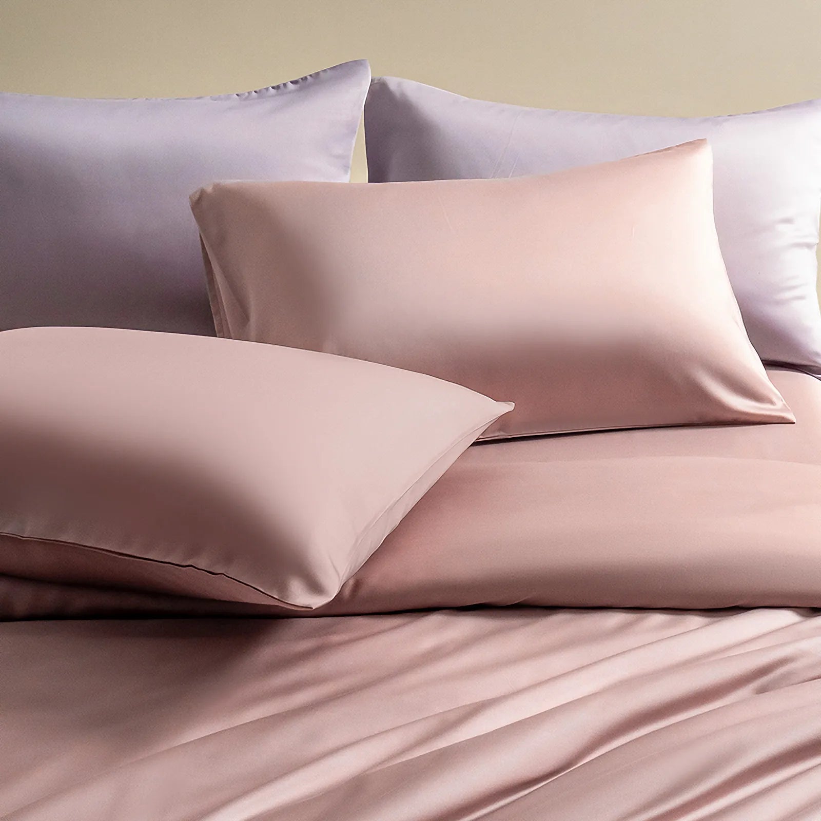 Cooling Tencel pillowcase with a smooth two-tone minimalist design – RoomDen