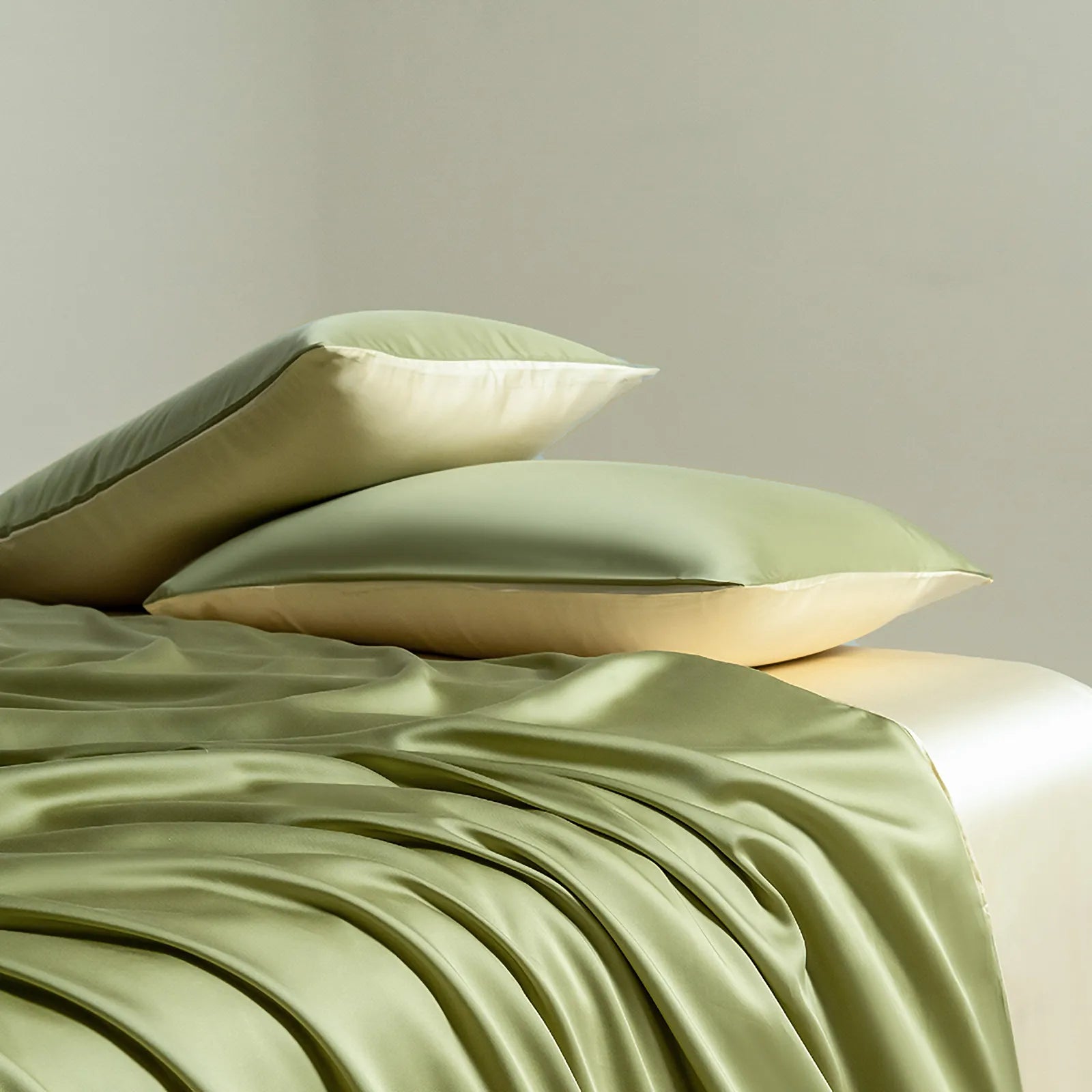 Cooling Tencel pillowcase with a smooth two-tone minimalist design – RoomDen