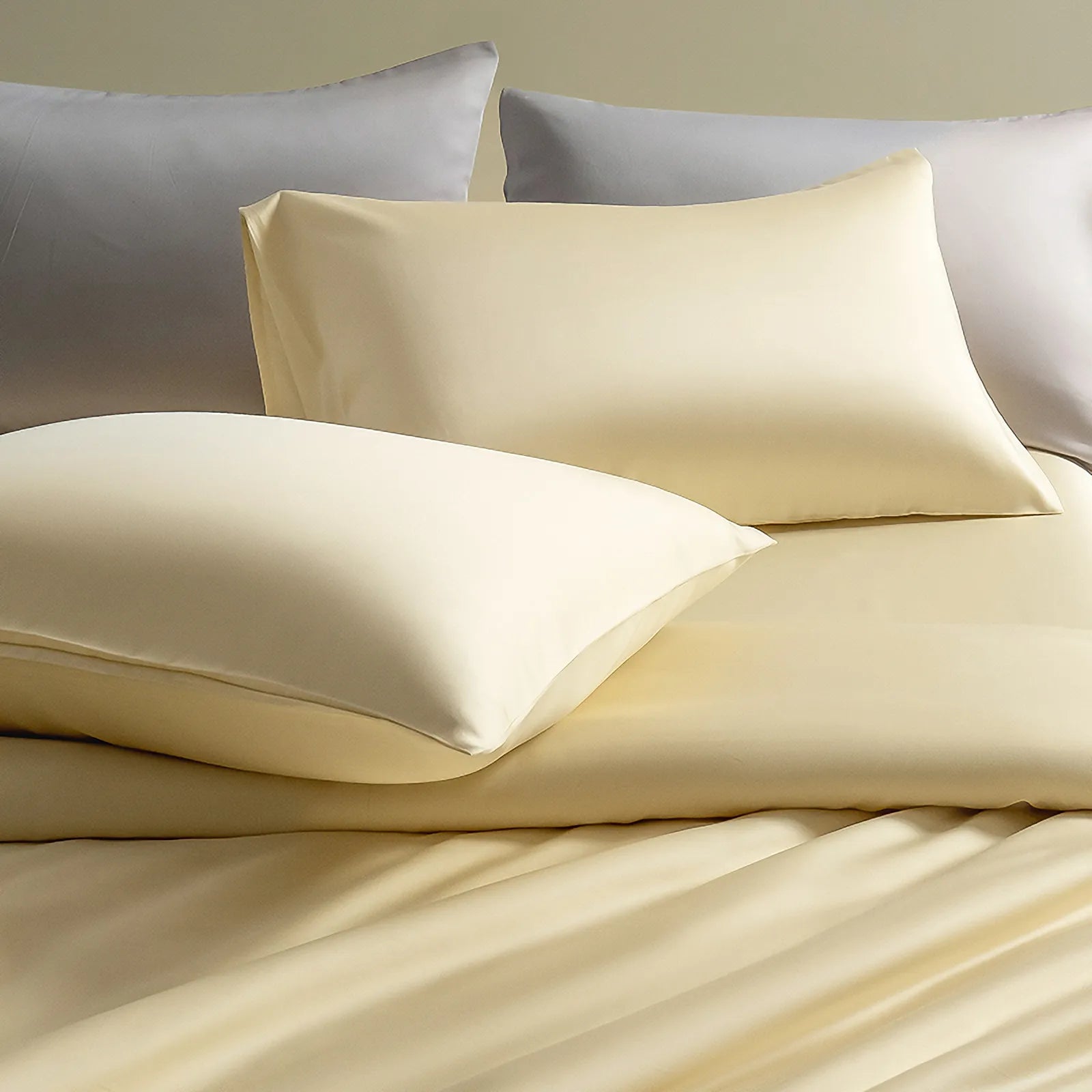 Cooling Tencel pillowcase with a smooth two-tone minimalist design – RoomDen