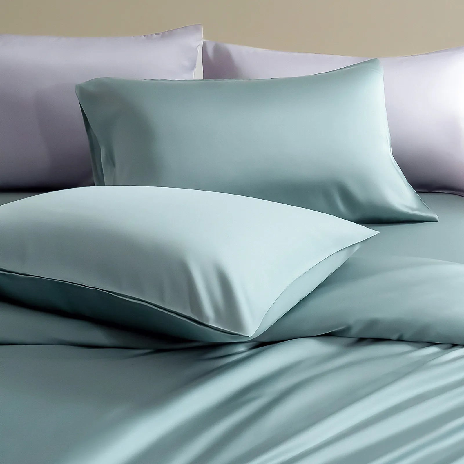 Cooling Tencel pillowcase with a smooth two-tone minimalist design – RoomDen
