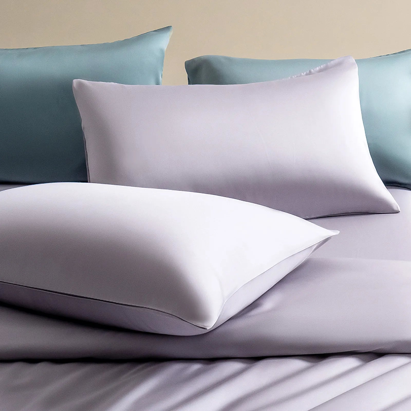 Cooling Tencel pillowcase with a smooth two-tone minimalist design – RoomDen