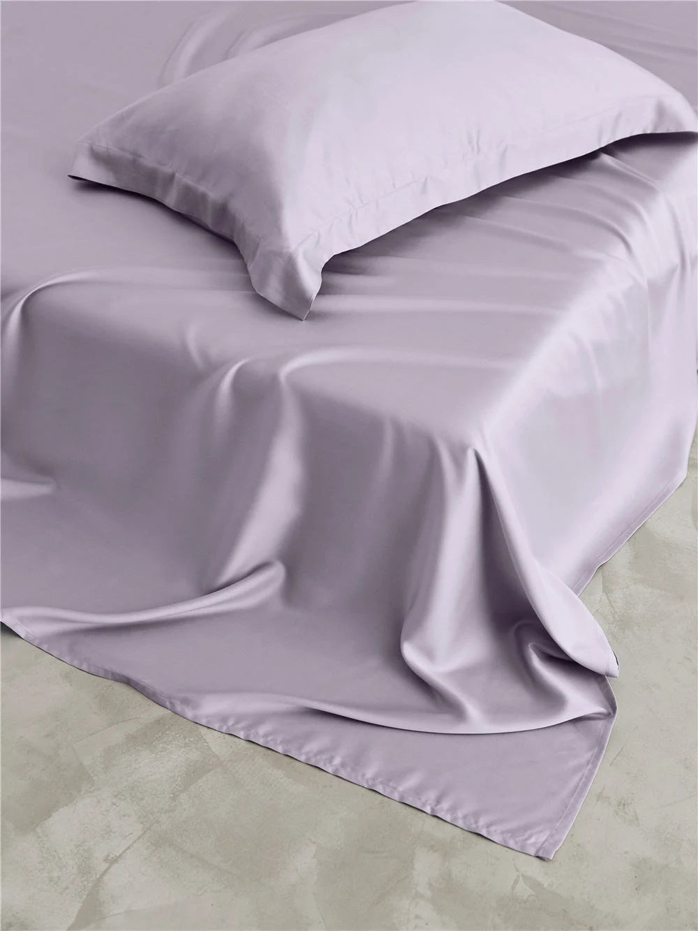 Washed lyocell bedding set – Cloud Lilac, fabric and edge detail - Roomden