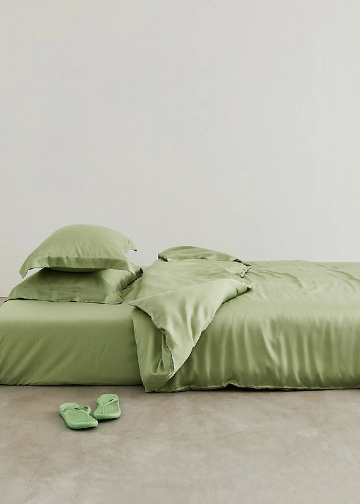 Washed lyocell bedding set – Forest Dusk, folded fabric display - Roomden