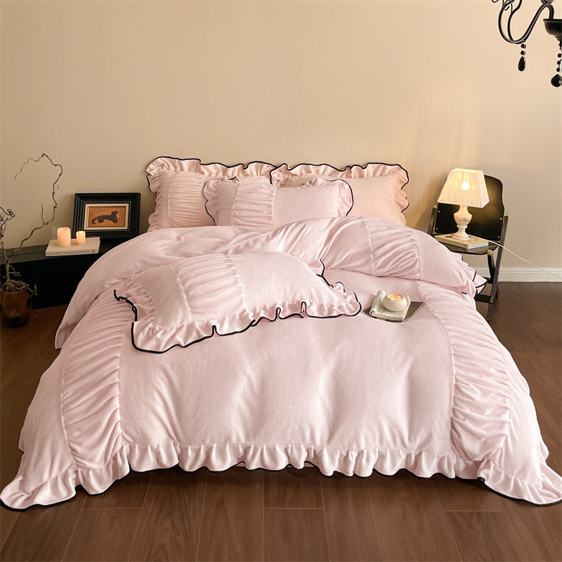 Ruffled fleece bedding set – Pink, front bedroom view - Roomden