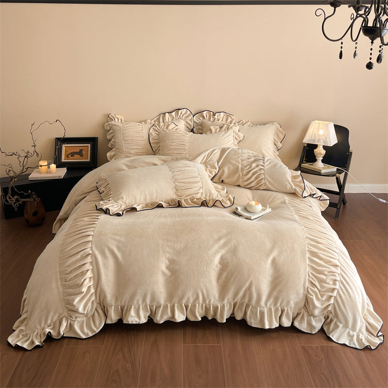 Ruffled fleece bedding set – Khaki, front bedroom view - Roomden