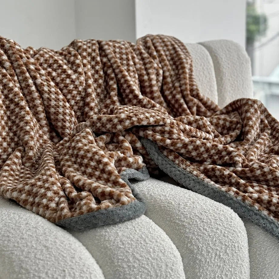 Checkered flannel fleece throw blanket with soft plush texture – RoomDen