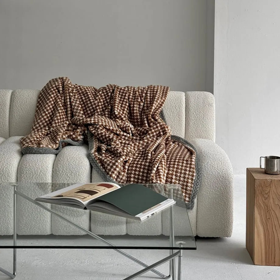 Checkered flannel fleece throw blanket with soft plush texture – RoomDen