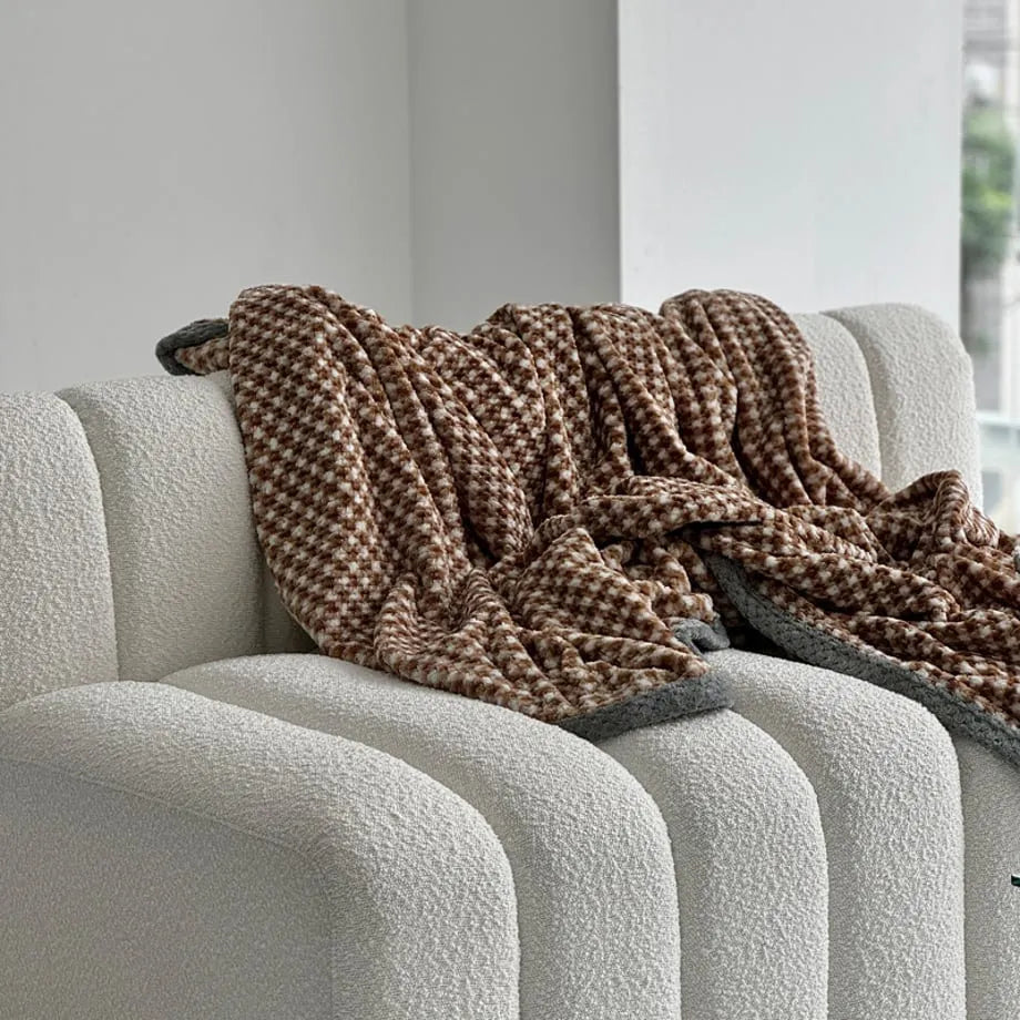 Checkered flannel fleece throw blanket with soft plush texture – RoomDen