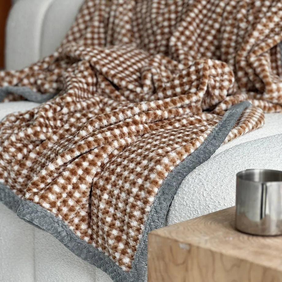 Checkered flannel fleece throw blanket with soft plush texture – RoomDen