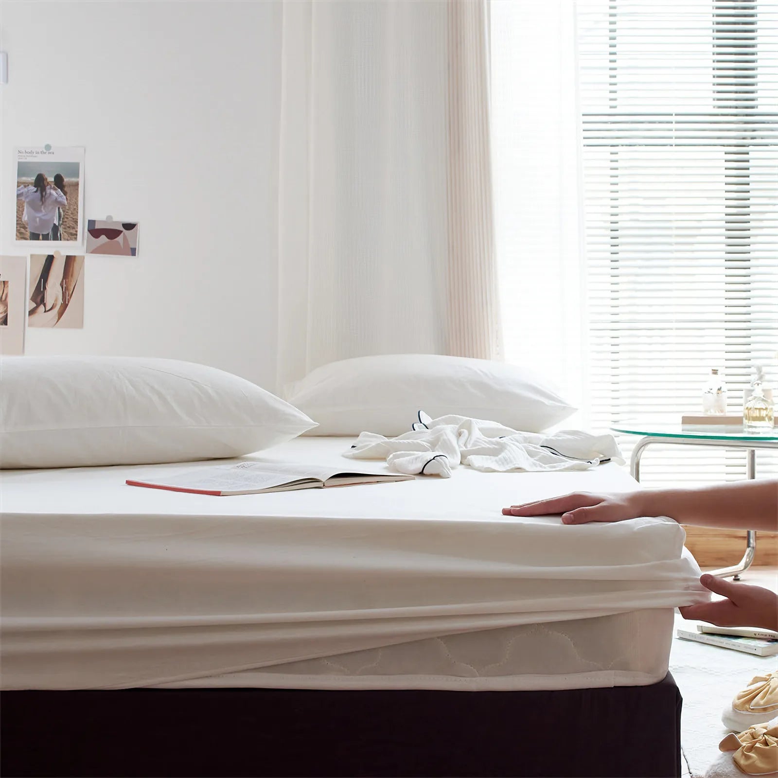 Solid washed cotton fitted sheet set in a minimalist bedroom – RoomDen