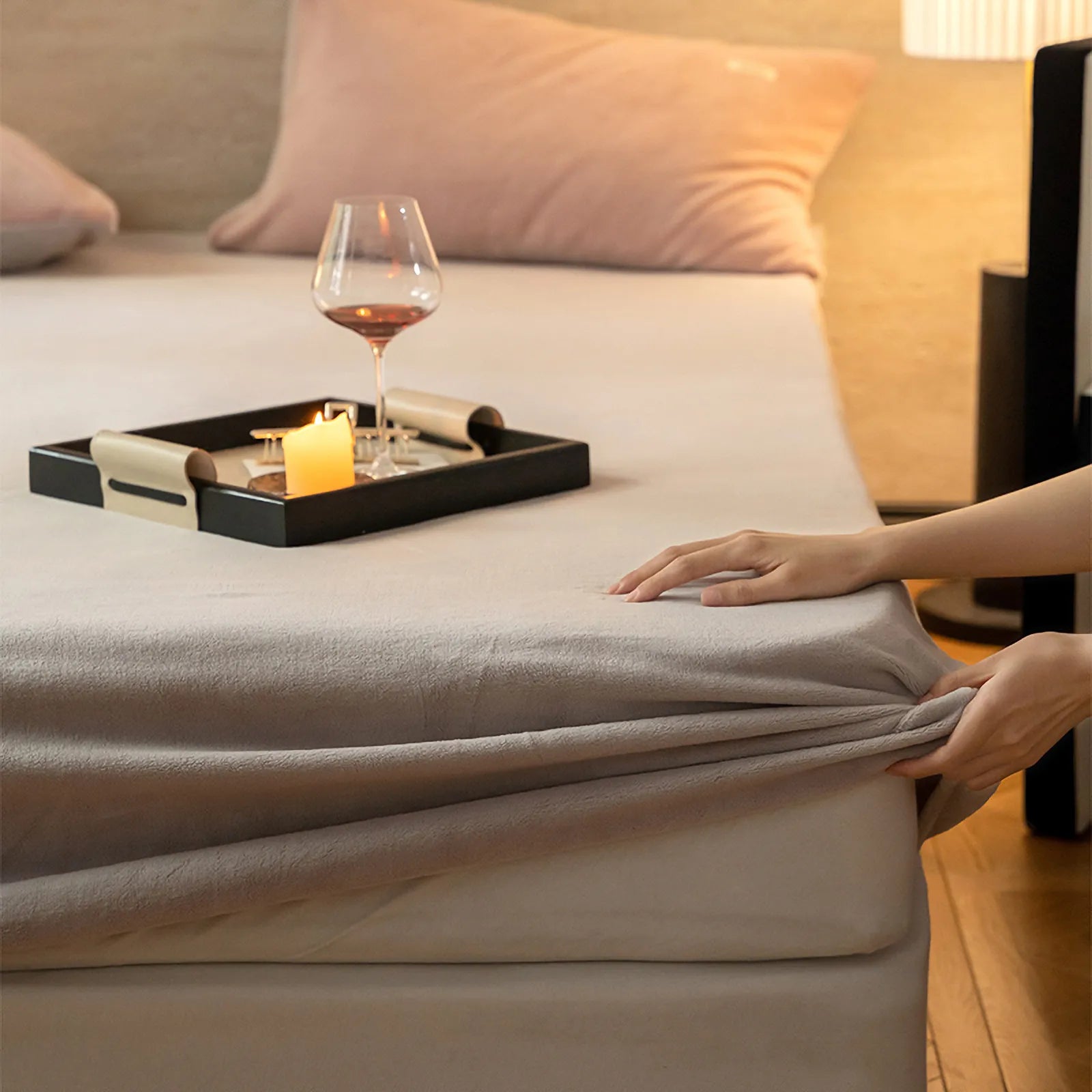 Solid fleece fitted sheet with soft cozy texture in a minimalist winter style – RoomDen