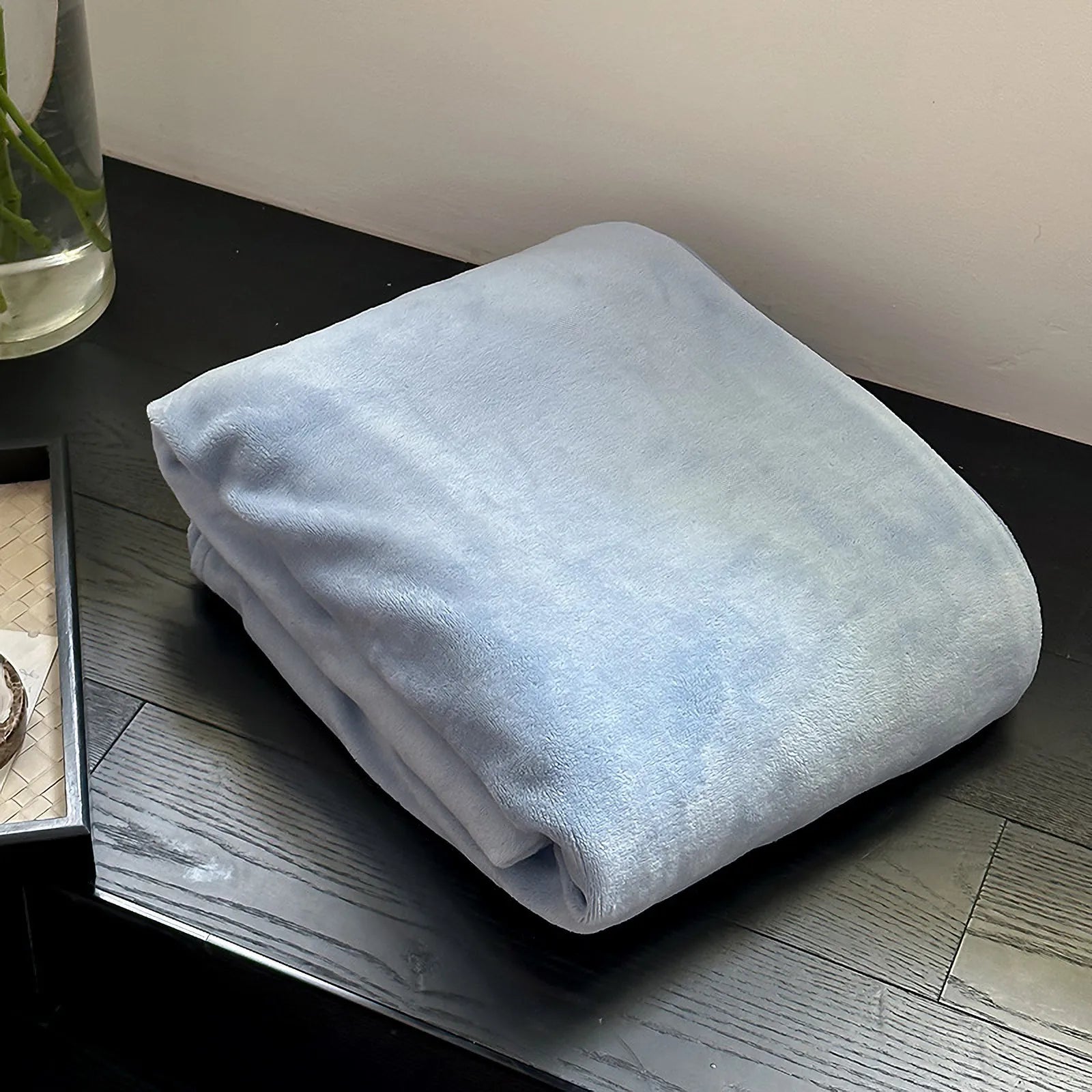 Solid fleece fitted sheet with soft cozy texture in a minimalist winter style – RoomDen