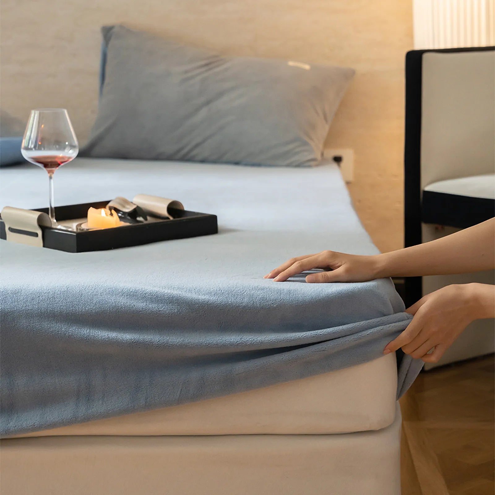 Solid fleece fitted sheet with soft cozy texture in a minimalist winter style – RoomDen