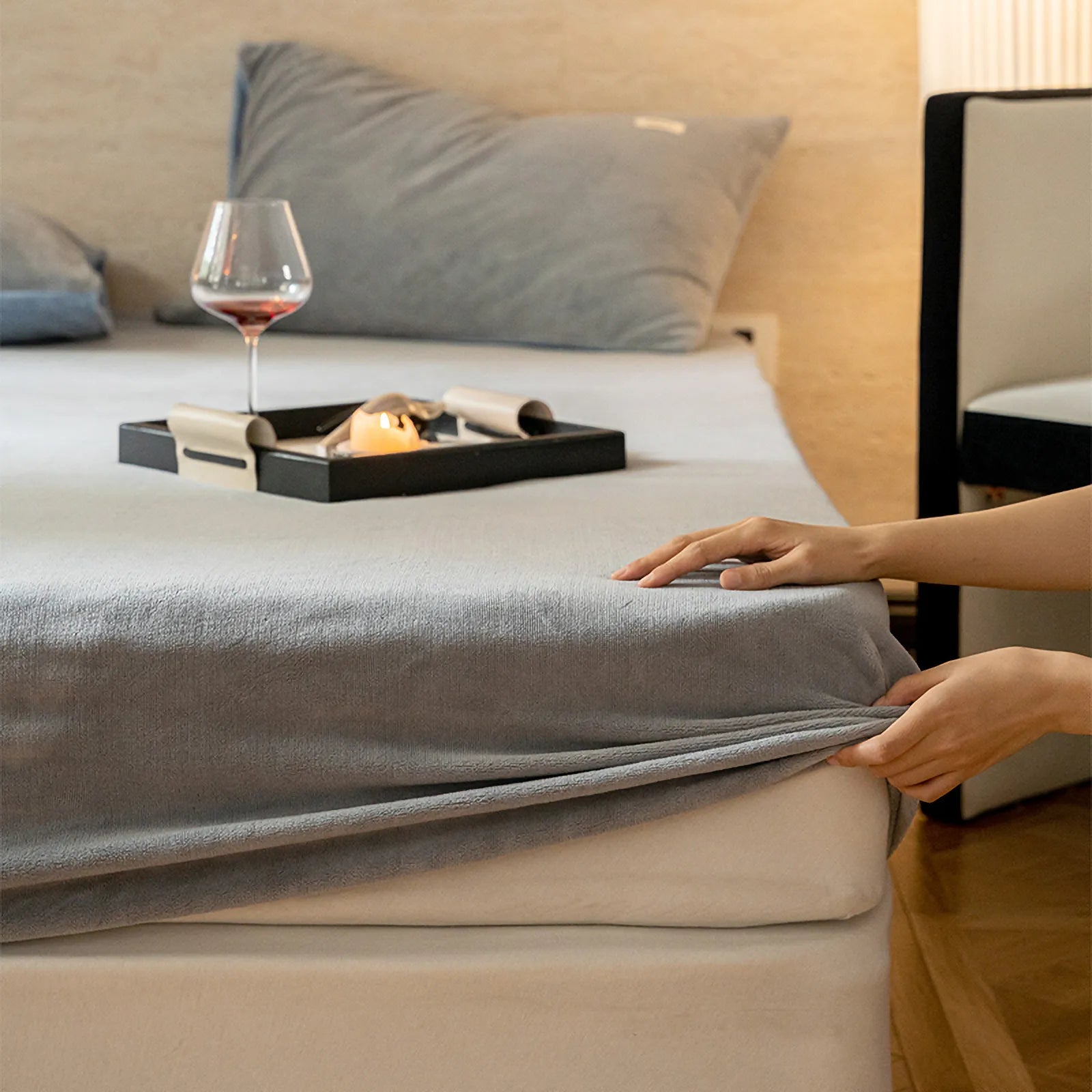 Solid fleece fitted sheet with soft cozy texture in a minimalist winter style – RoomDen
