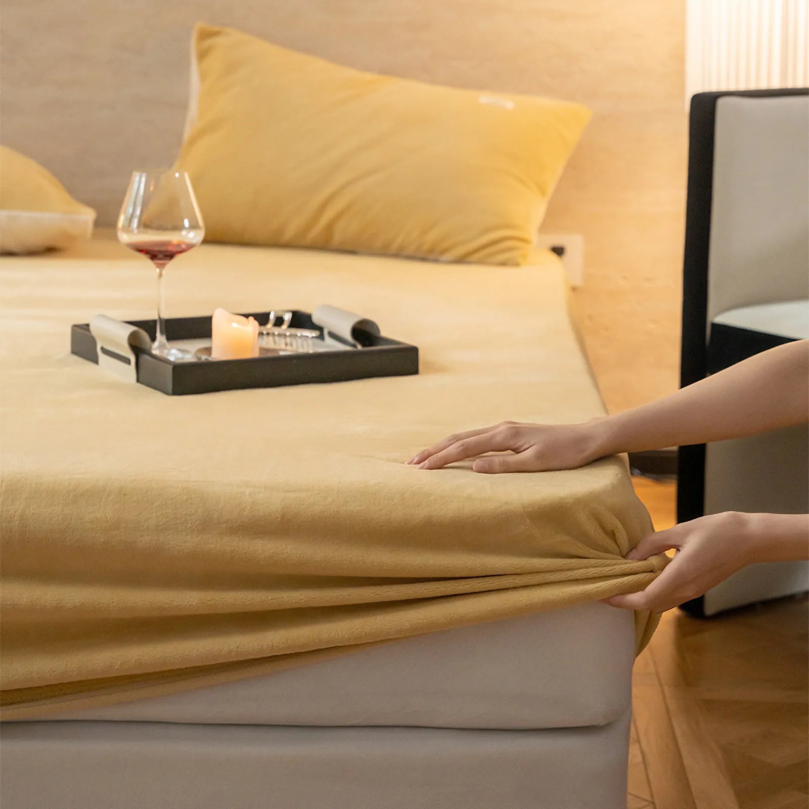 Solid fleece fitted sheet with soft cozy texture in a minimalist winter style – RoomDen