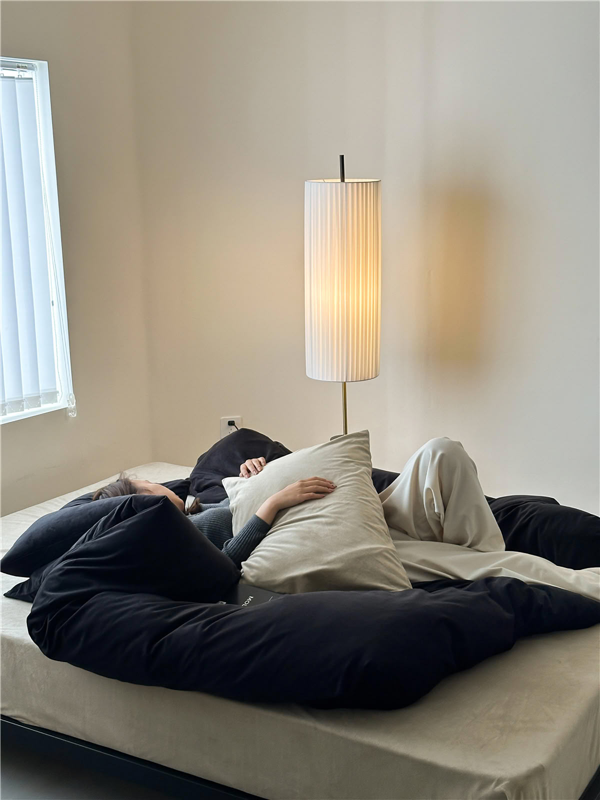 Black and beige velvet bedding set with a cozy minimalist look - RoomDen