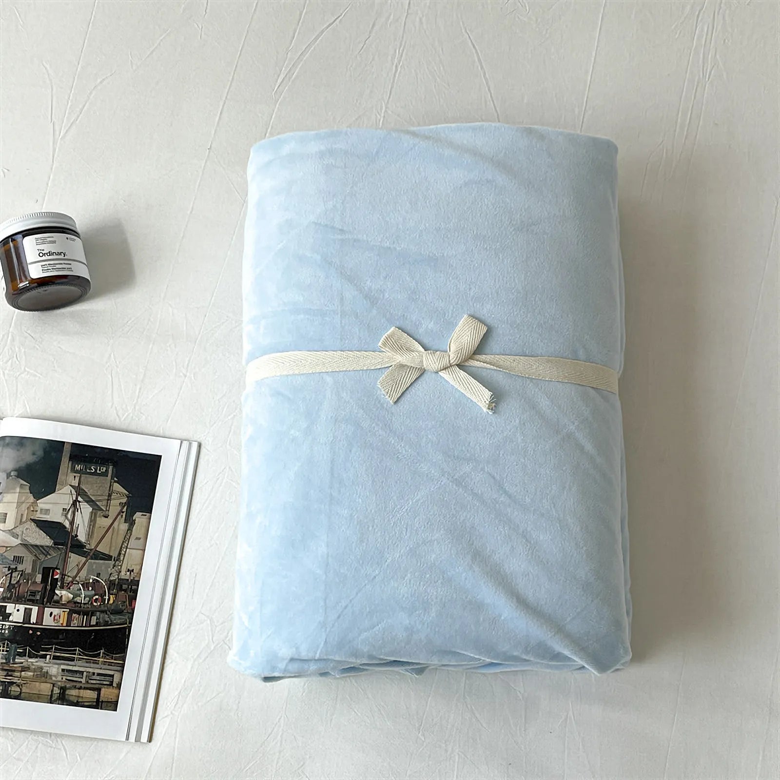 Soft solid velvet sheet set with minimalist styling – RoomDen