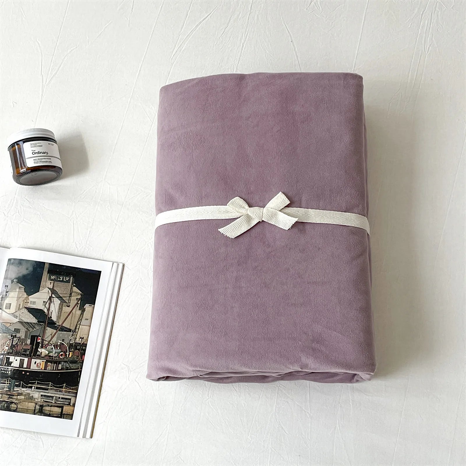 Soft solid velvet sheet set with minimalist styling – RoomDen