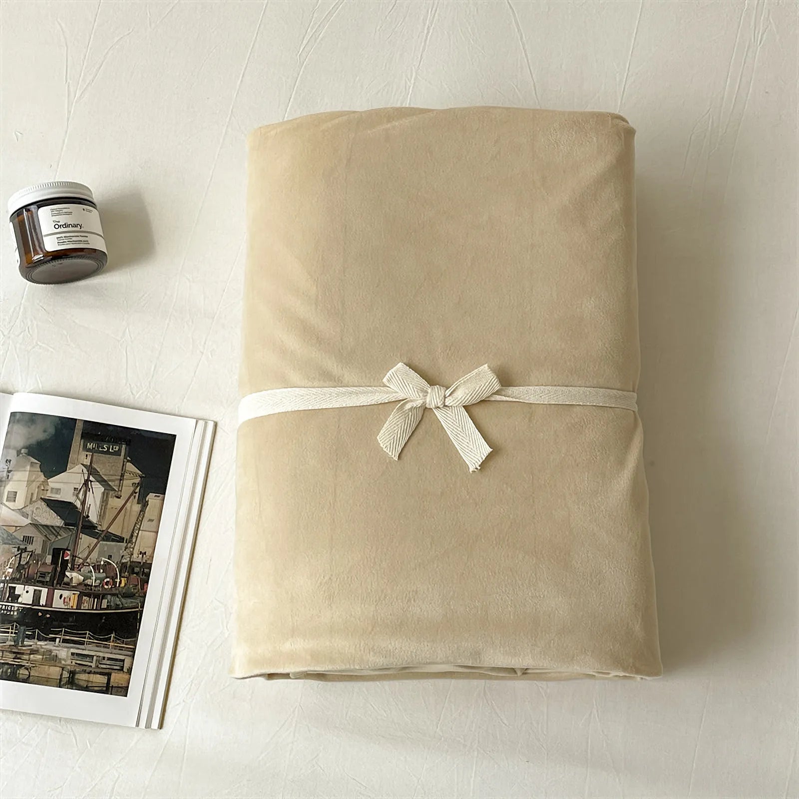 Soft solid velvet sheet set with minimalist styling – RoomDen