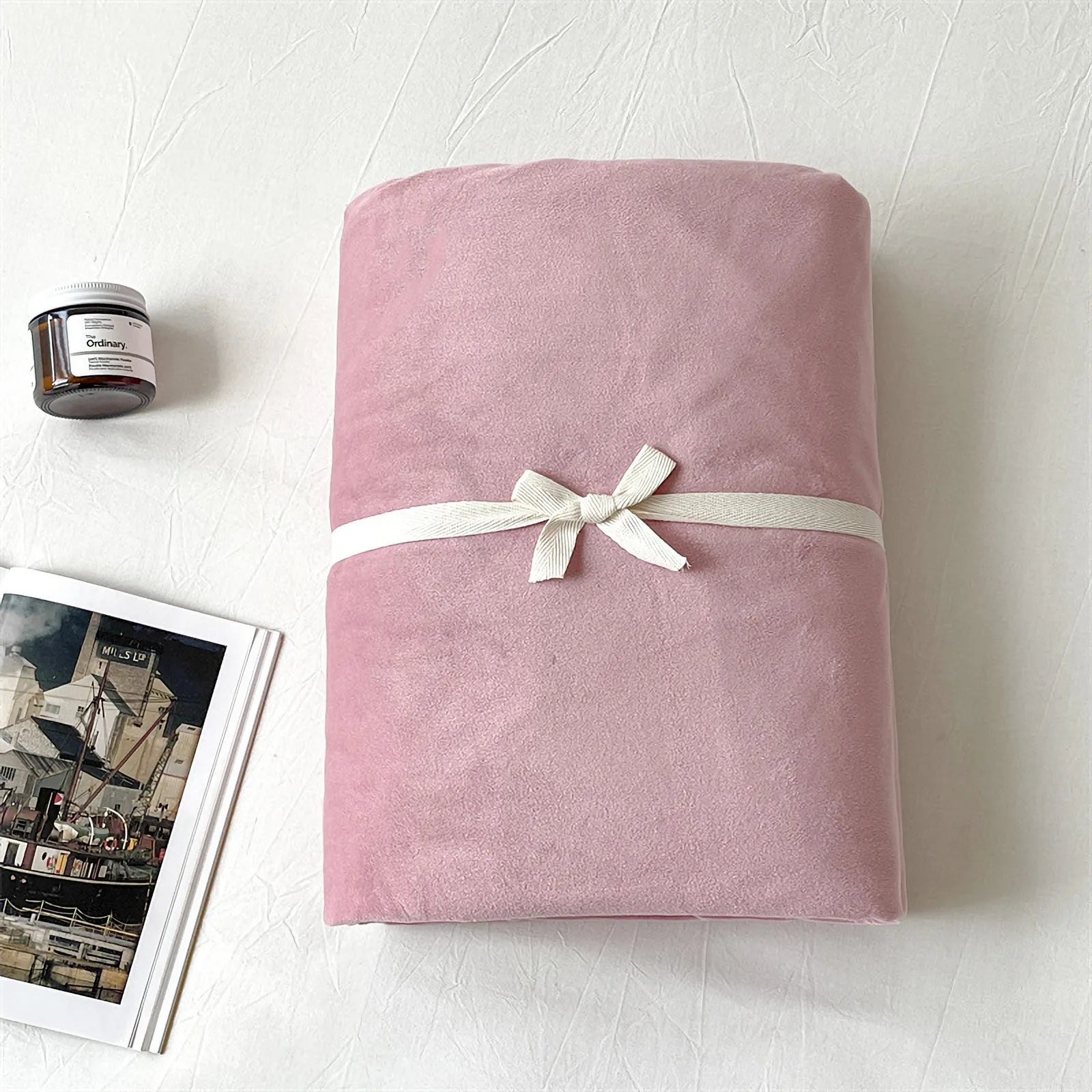 Soft solid velvet sheet set with minimalist styling – RoomDen