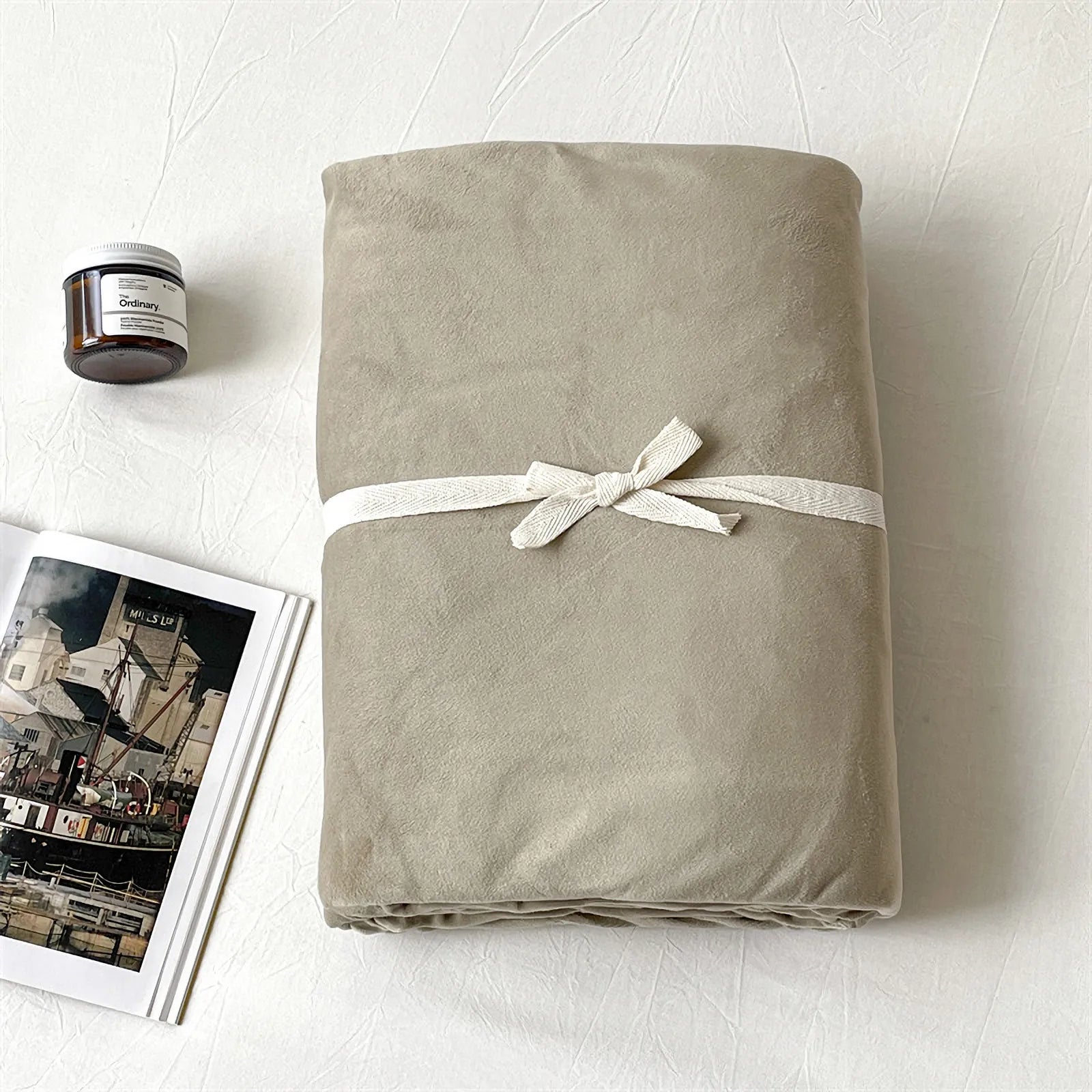Soft solid velvet sheet set with minimalist styling – RoomDen