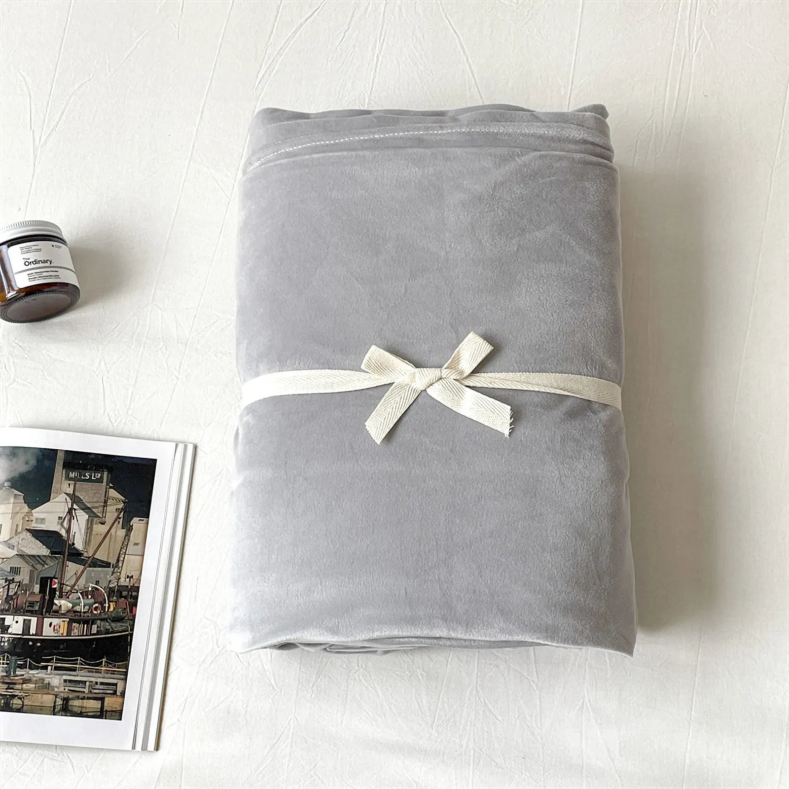 Soft solid velvet sheet set with minimalist styling – RoomDen