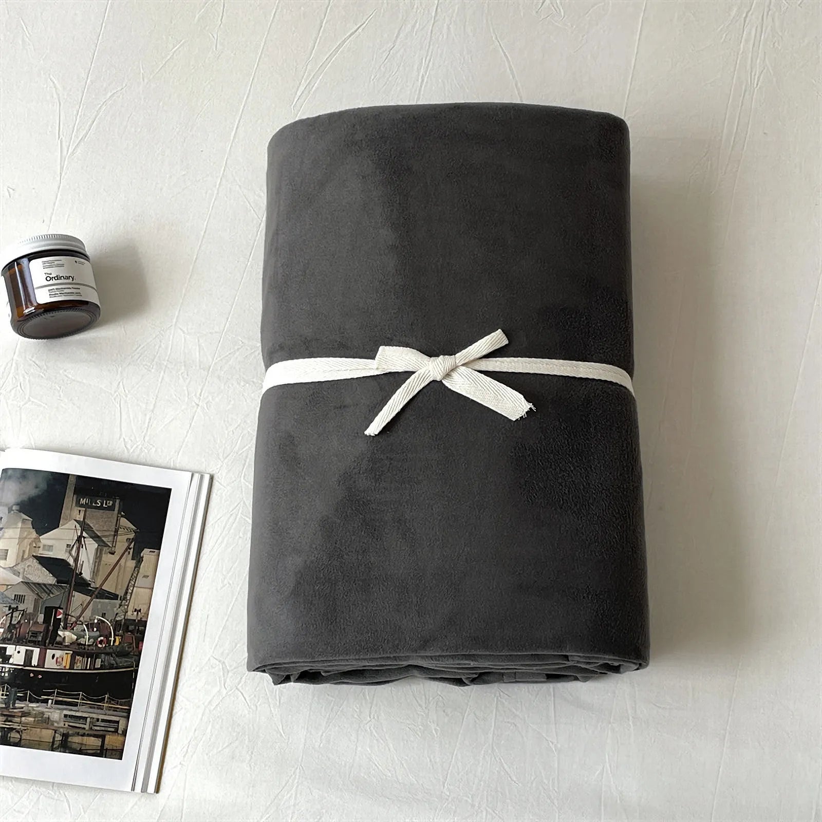 Soft solid velvet sheet set with minimalist styling – RoomDen