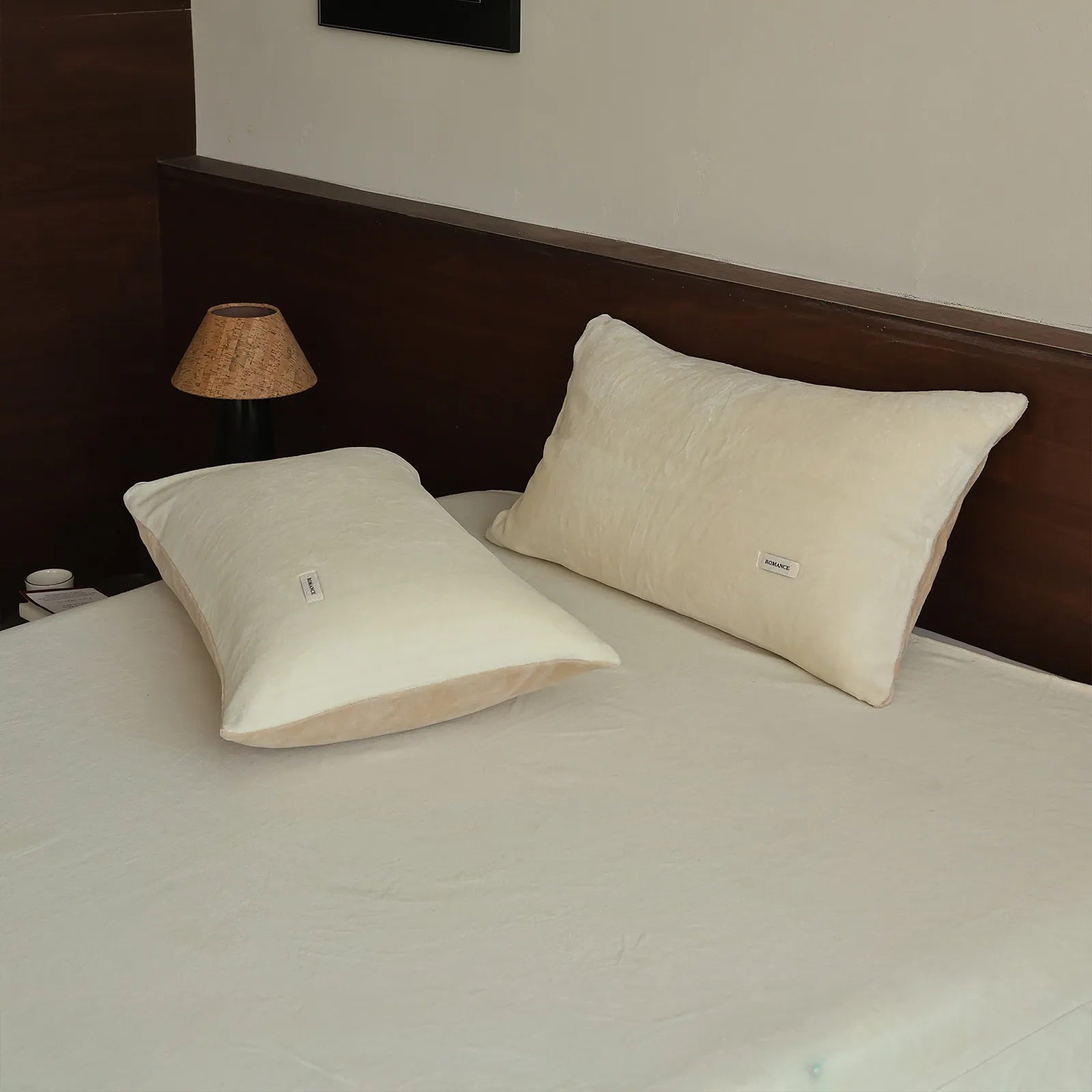 Two-tone fleece pillowcase in soft minimalist winter colors – RoomDen