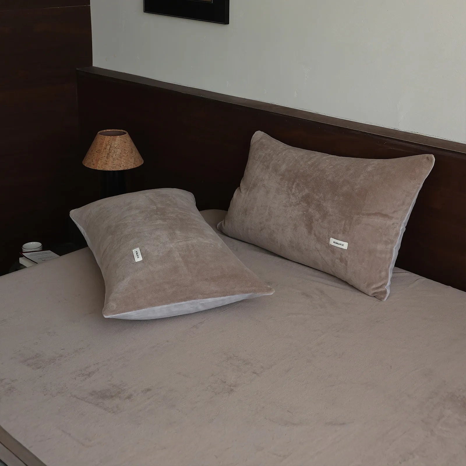 Two-tone fleece pillowcase in soft minimalist winter colors – RoomDen