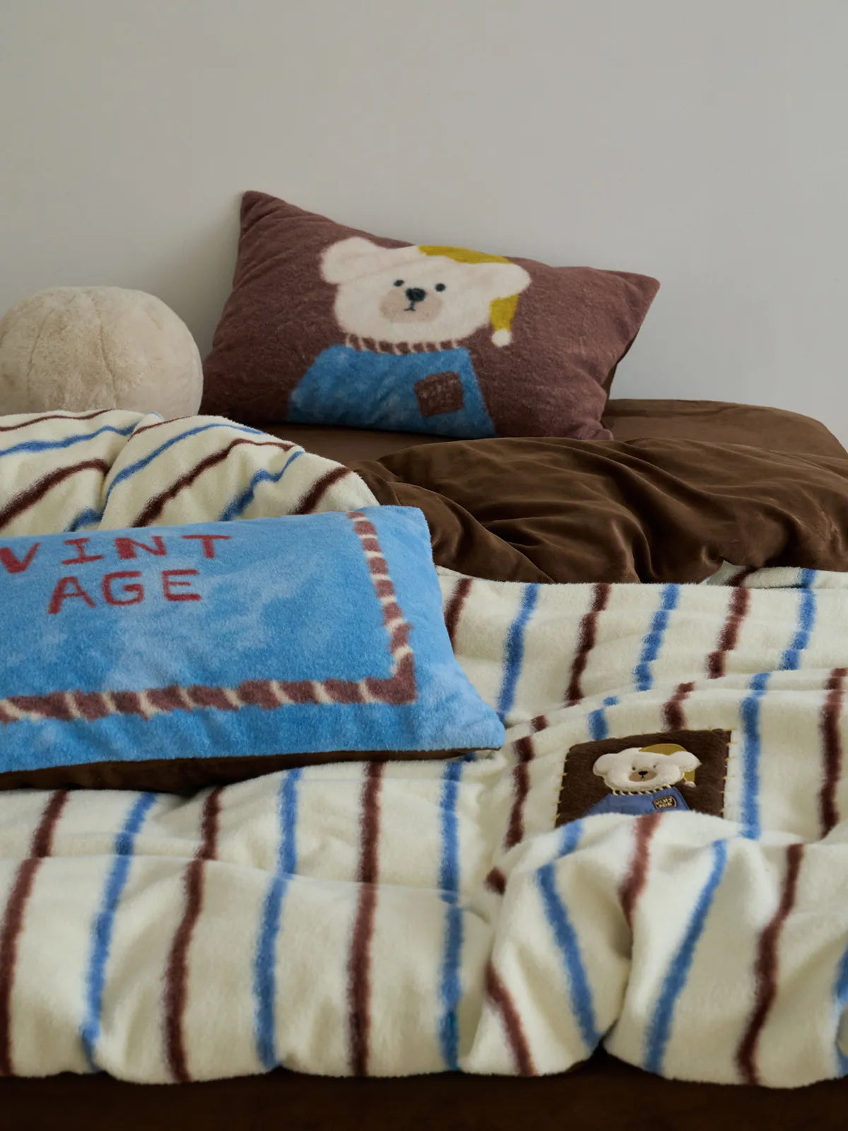 Plush Cartoon Striped Flannel Fleece Bedding Set in Vintage Bear design, showing the soft texture and embroidered details. - RoomDen