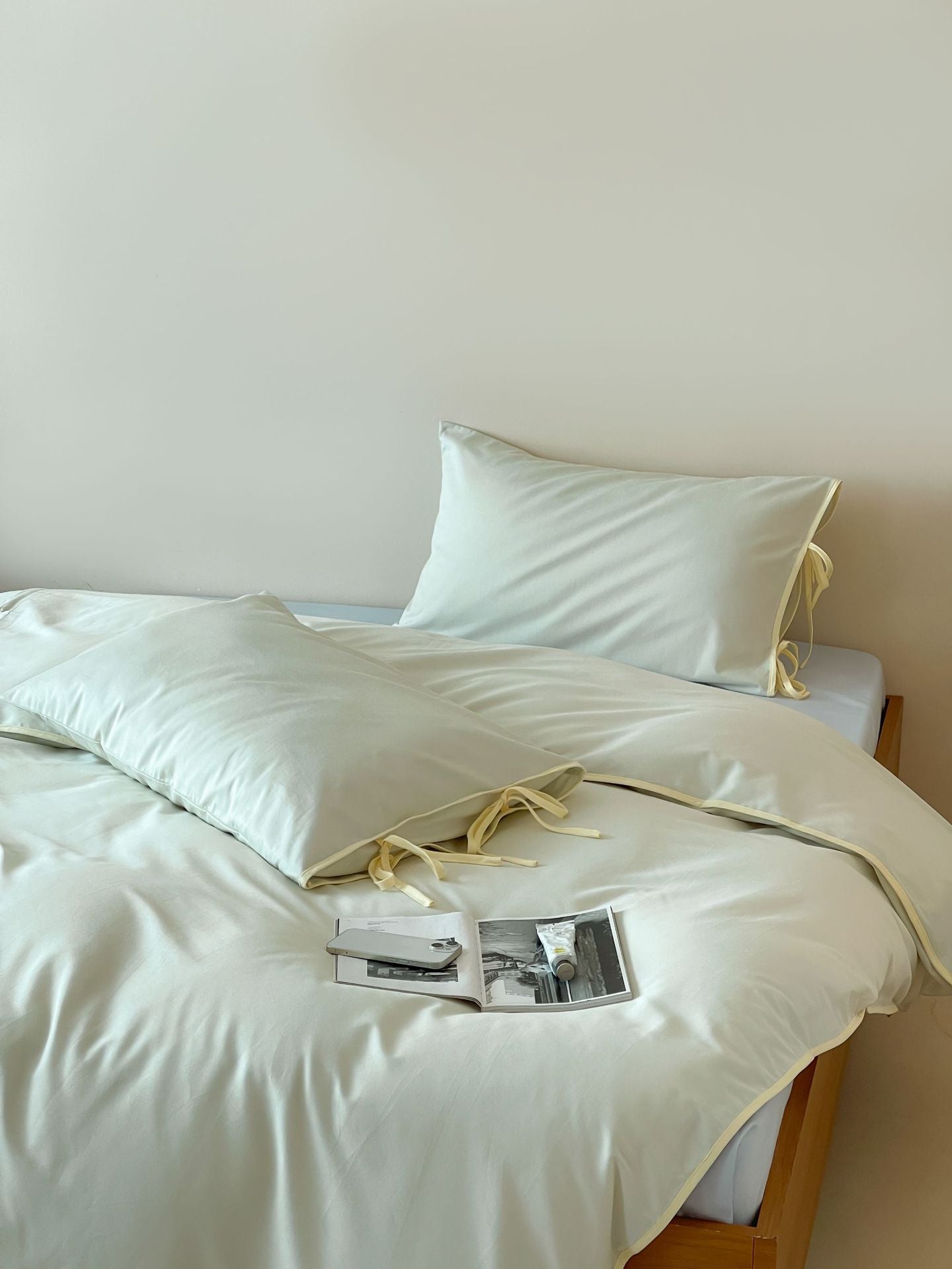 Cotton Tie-Knot Solid Bedding Set - Green with Yellow Ties