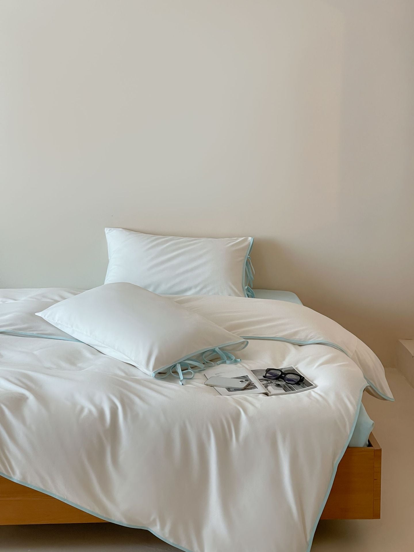 Cotton Tie-Knot Solid Bedding Set - White with Mint Ties