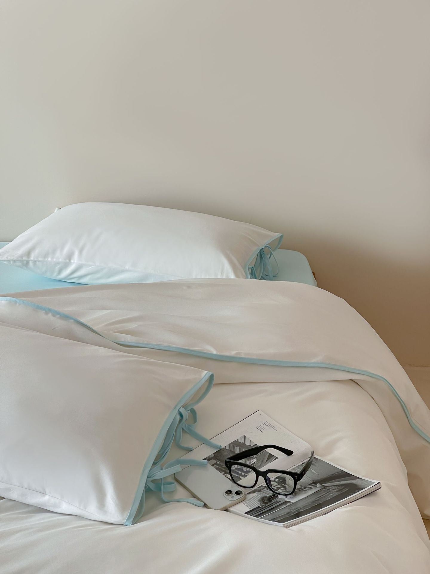 Cotton Tie-Knot Solid Bedding Set - White with Mint Ties