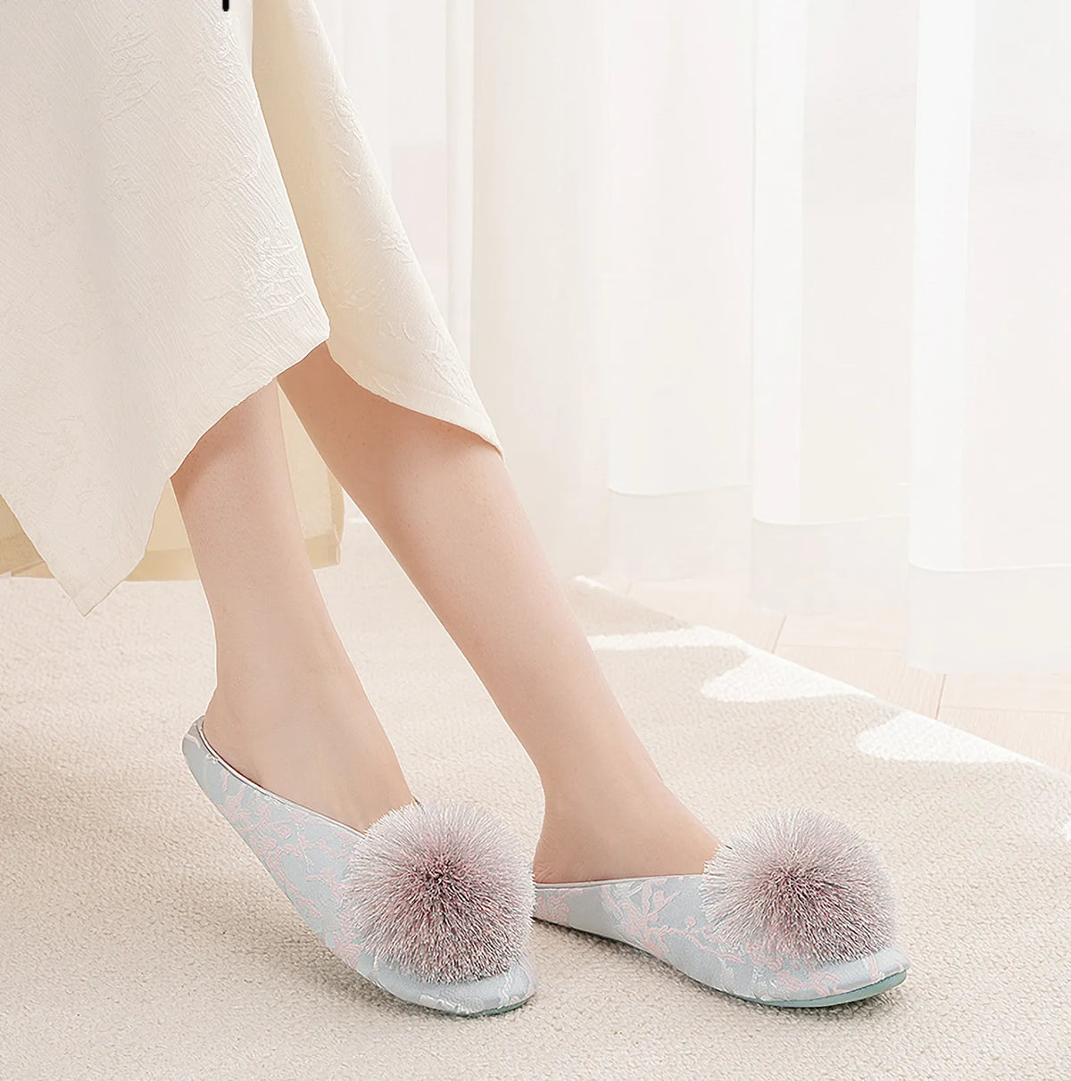 Blue floral jacquard house slippers with large fluffy pink pom-pom - RoomDen