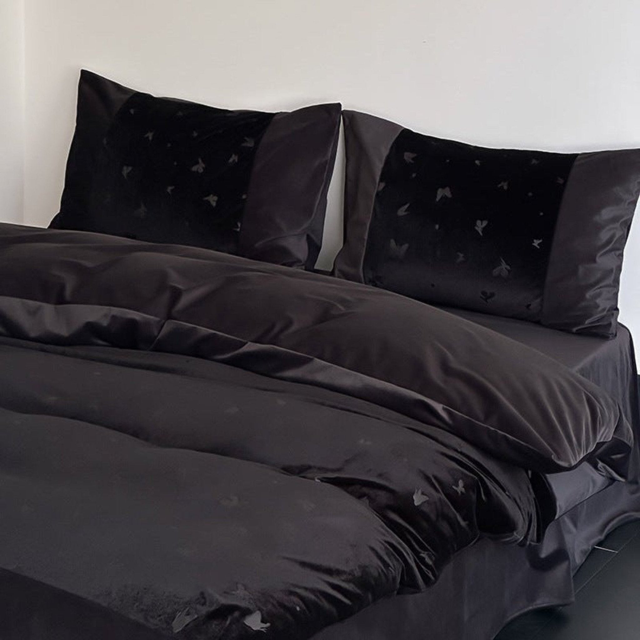 Odessa Butterfly Velvet Bedding Set - Eclipse Noir