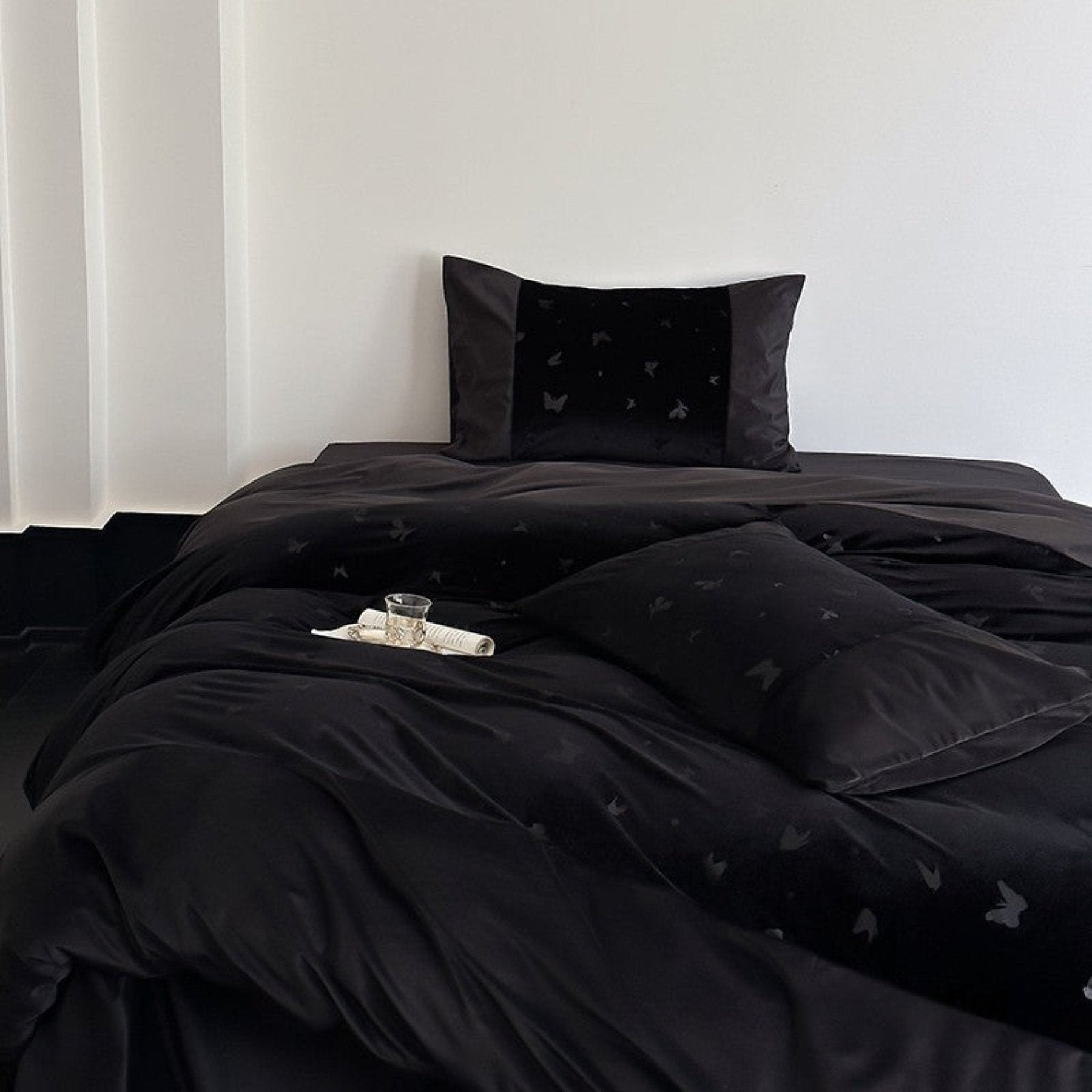Odessa Butterfly Velvet Bedding Set - Eclipse Noir
