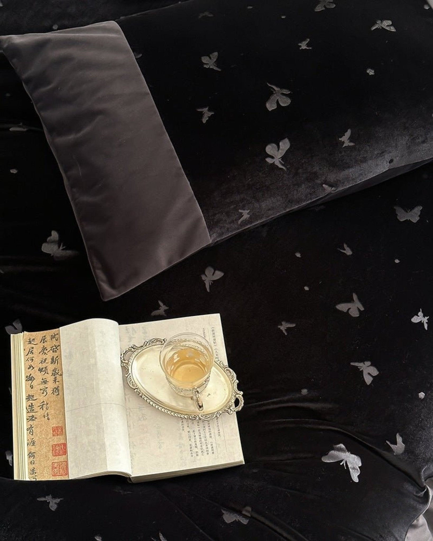 Odessa Butterfly Velvet Bedding Set - Eclipse Noir
