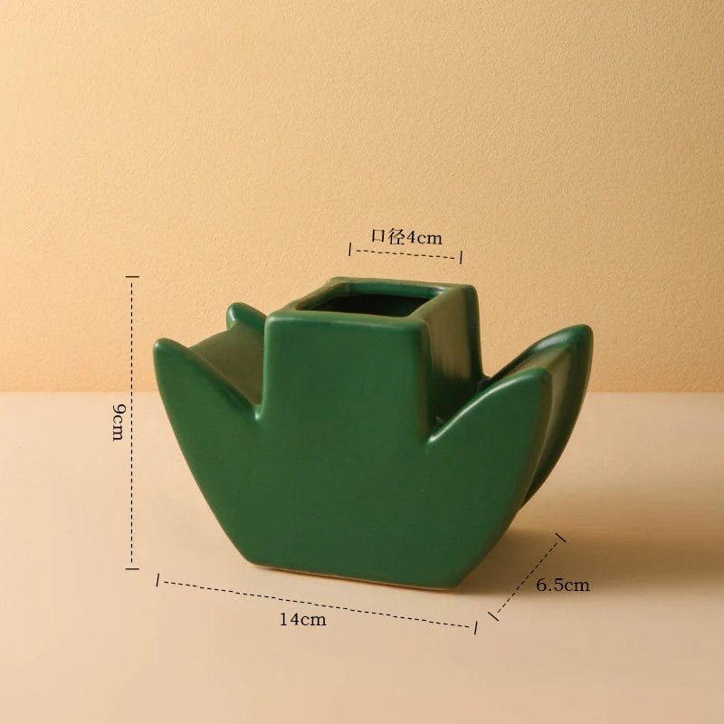 The Forest Green Leaf Base of the Daisy Bloom Ceramic Vase with dimension callouts: 9cm height, 14cm width. - RoomDen