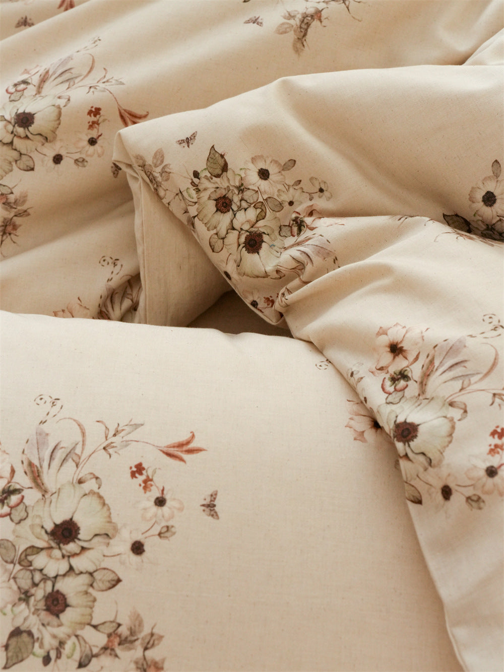Stillgarden Butterfly Posy Cotton Linen Bedding Set – Close-up of small flowers and butterfly motifs - Roomden