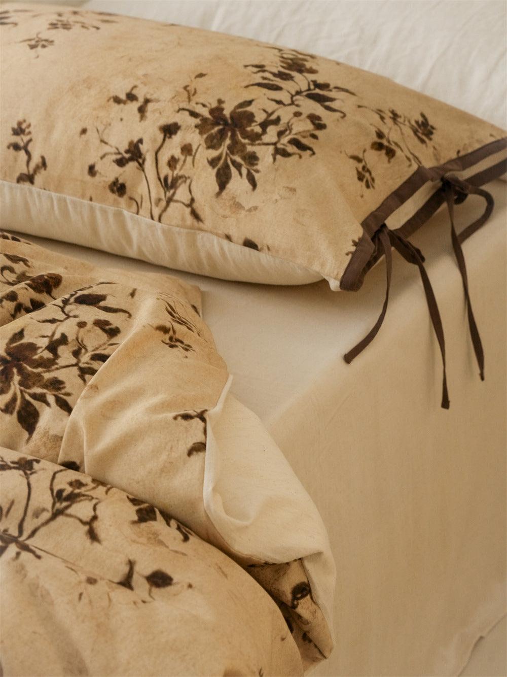 Stillgarden Ochre Branch Cotton Linen Bedding Set – Dark floral pillow with brown ties - Roomden