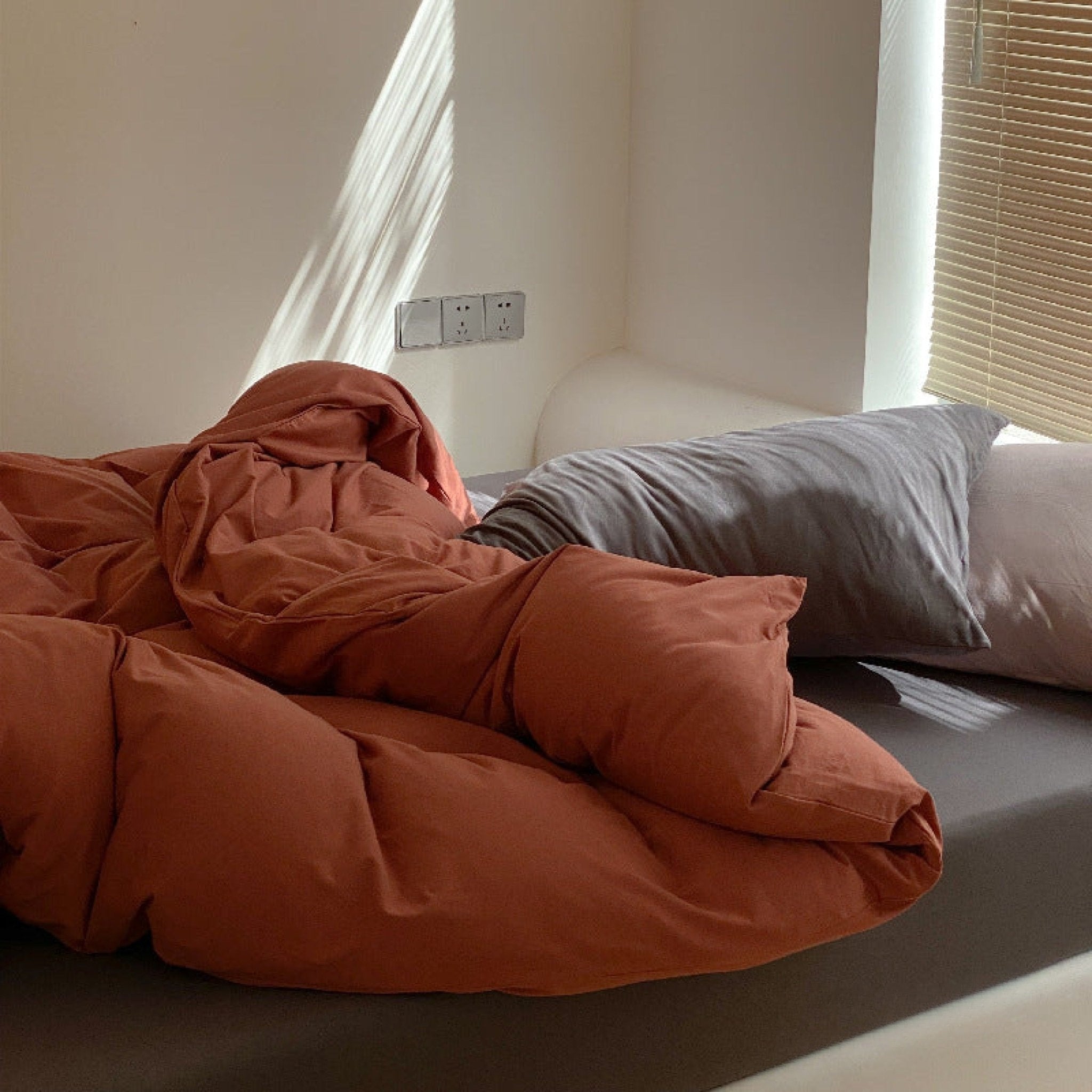Aldermoor Colorblock Jersey Bedding Set - room scene