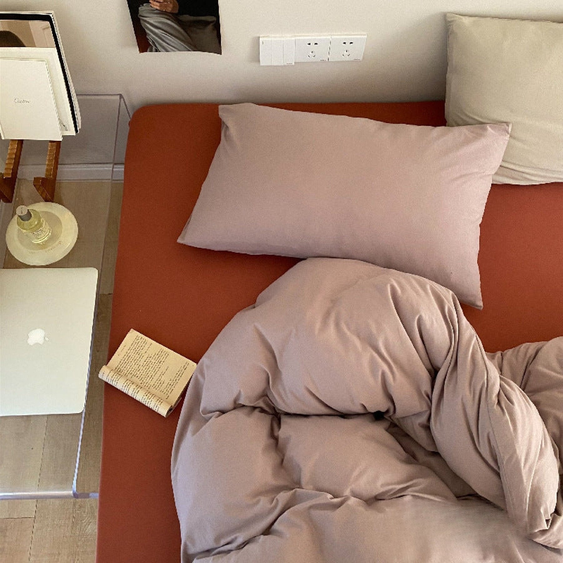 Aldermoor Colorblock Jersey Bedding Set - room scene